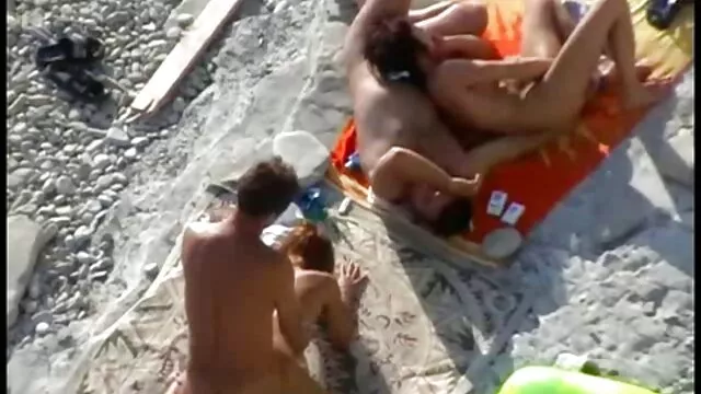 فتاة وضعت يديها افلام سكس اجنبية مترجمة الحق وتمتص معلمها