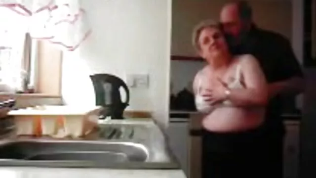 الدجاج, لطيف, نزهة في شوارع افلام سكس اجنبية محارم المدينة دون ارتداء الملابس