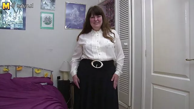 أحمر كتي افلام سكس اجنبي مترجمه كامله في جوارب التمسيد البظر مع هزاز