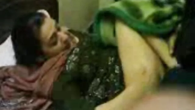 في العيد, فتاة, الشعر البني فيديوهات سكس اجنبية ، عازمة على وتبا