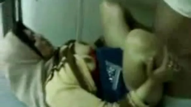 فاسد كمال الاجسام على اللسان و افلام جنسيه عربيه و اجنبيه مترجمه يعطيه L. لعق